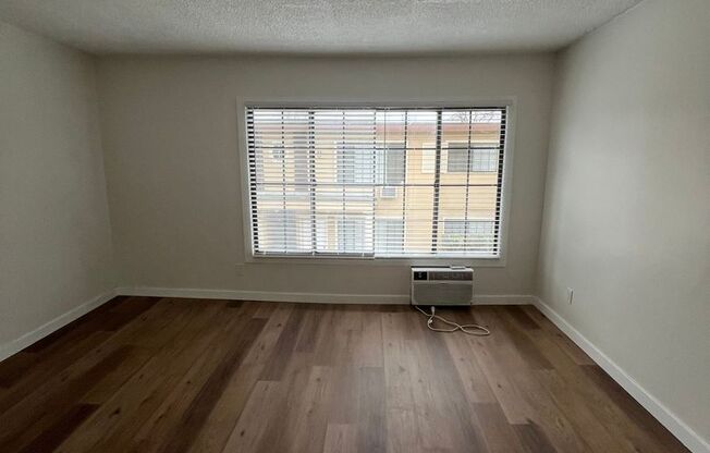 425-431 N. Holliston