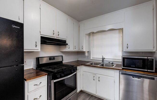 3 beds, 1 bath, $1,400