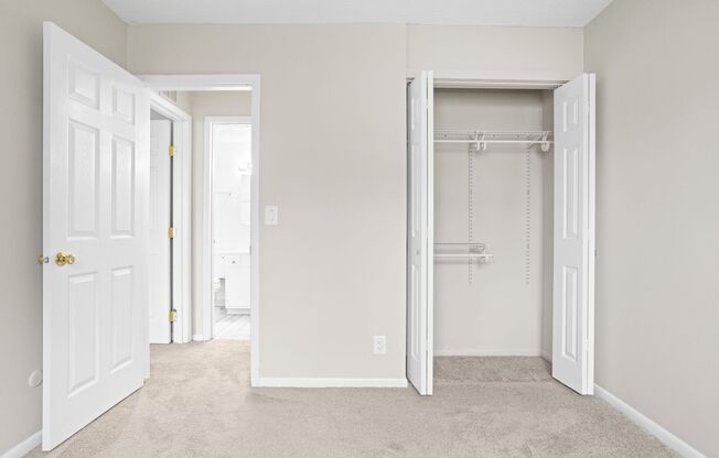 2 beds, 1 bath, 800 sqft, $1,100, Unit 379-206