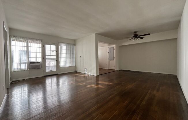 Classic & Charming Mariposa Apartments!