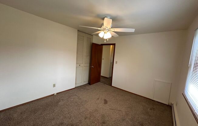 2 beds, 1 bath, $995, Unit 1851-102