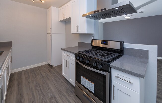 Beautifully Remodeled 1 bedroom Apartment in the heart of Long Beach - $1,950.00
