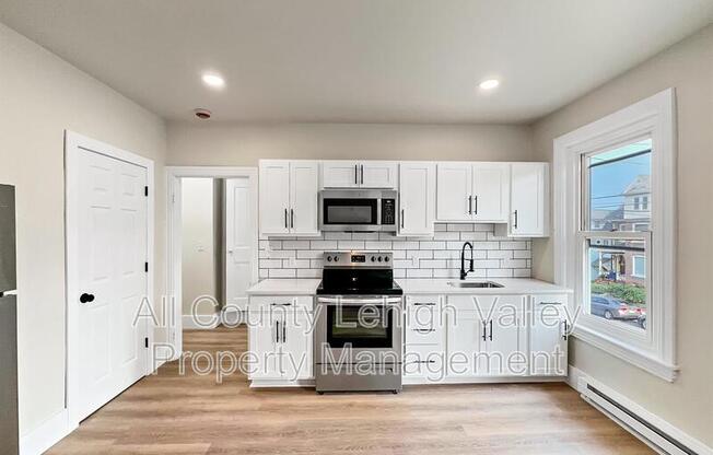 122 E GOEPP ST