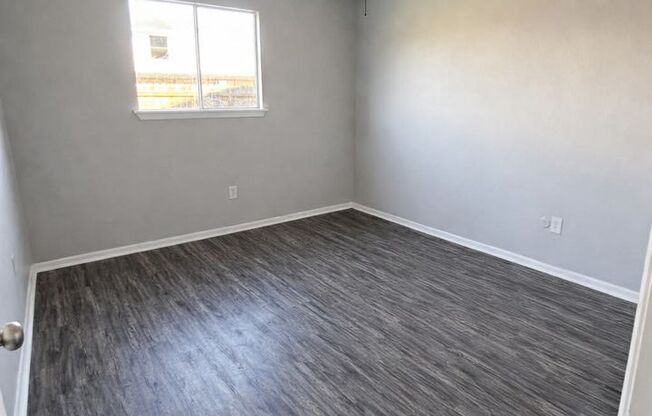 2 beds, 1 bath, 910 sqft, $950, Unit H8