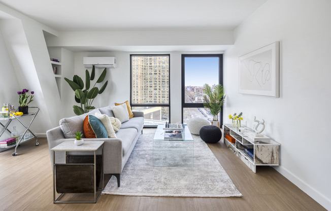 3 beds, 2 baths, $6,200, Unit 9E