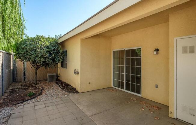 Courtyard View at Dartmouth Tower at Shaw, Clovis, 93612