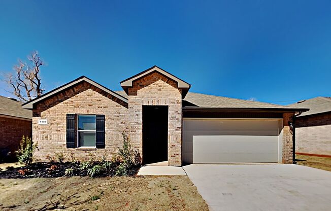 Beautiful 4 Bedroom Home in Mustang School District