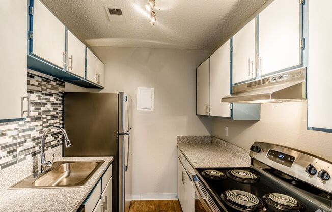 Meadows at Town Center - Newly renovated in 2023 with in-unit washer/dryer!