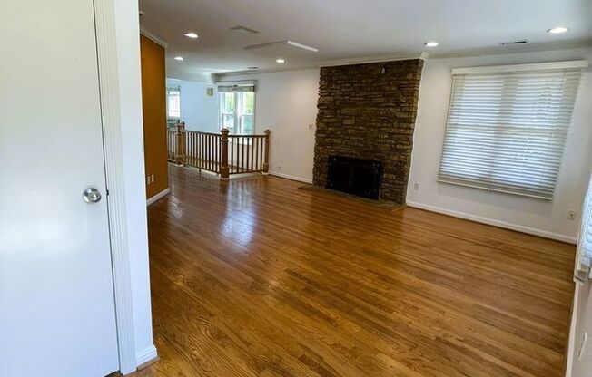 3436 9 AVE W