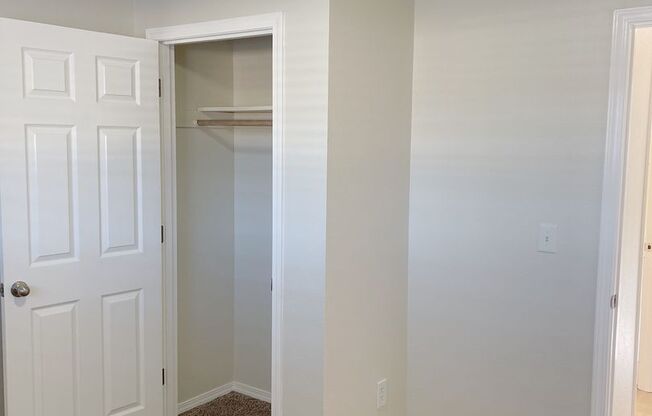 2 beds, 1 bath, 845 sqft, $1,595, Unit 26