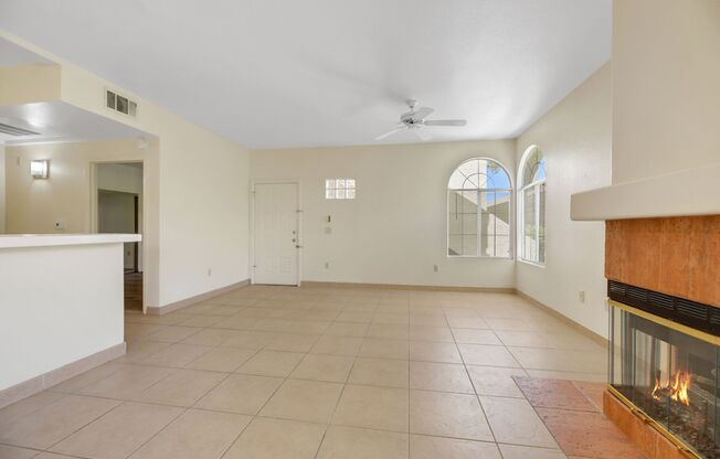 Downstairs 2 bedroom condo in Green Valley