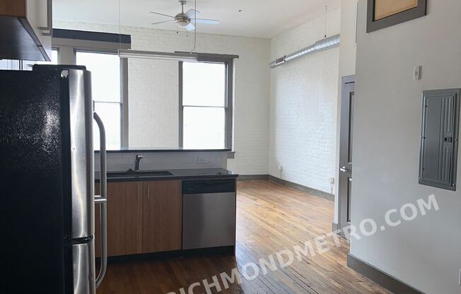 1322 W Broad St