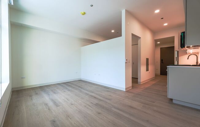 1 bed, 1 bath, 389 sqft, $2,565, Unit 319