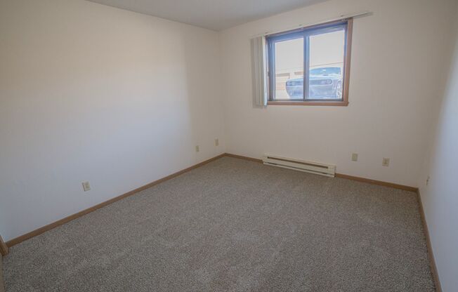 2 beds, 1 bath, 850 sqft, $750, Unit 4404-106