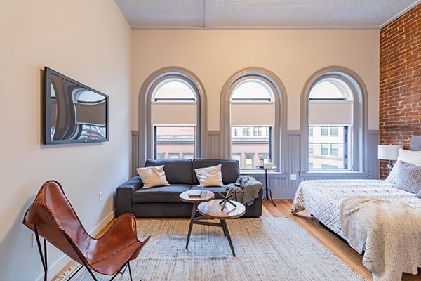 Studio, 1 bath, 392 sqft, $1,750, Unit 304