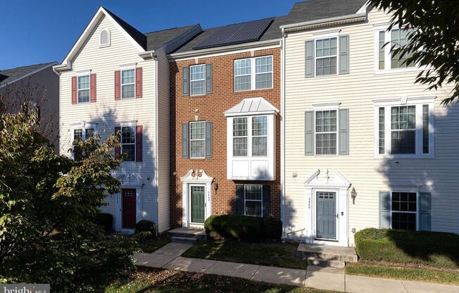 Convenient 3bd 2/2bth garage townhome!