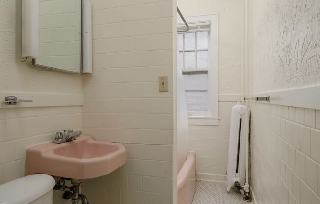 1 bed, 1 bath, 600 sqft, $1,015, Unit 207