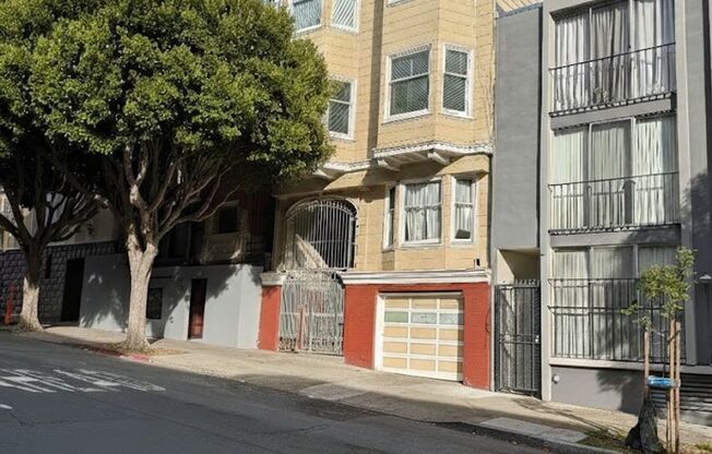 1020-1024 Leavenworth Street