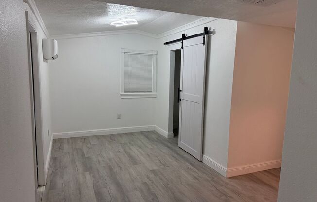Charming 4-Bed Home with Bonus Room in Tampa! Landscaping/Utilities Included. Available Now!!
