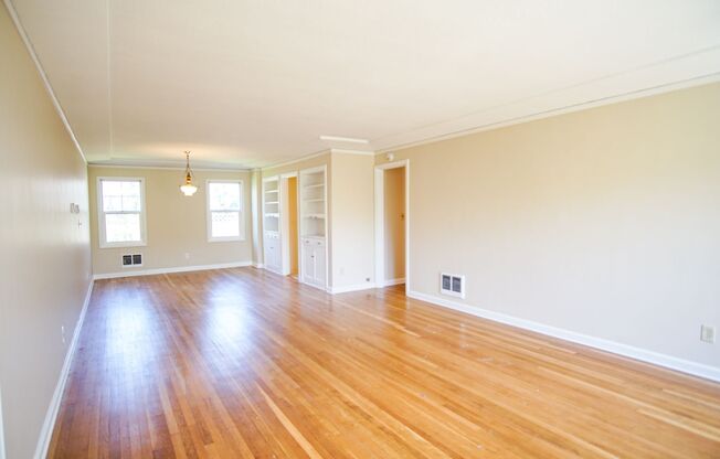 Irvington: Spacious 2 Bdr w/Hardwoods, Built-ins + Charm!