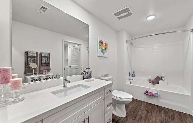 Bathroom With Bathtub at LEVANTE APARTMENT HOMES, California, 92335