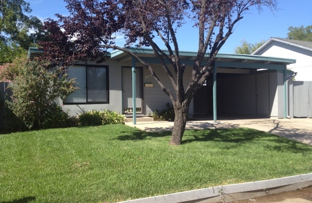 Charming Folsom Cottage Walking Distance to Shopping and Parks