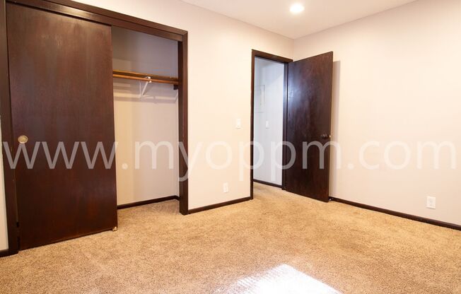 2 beds, 1 bath, $975, Unit 2918