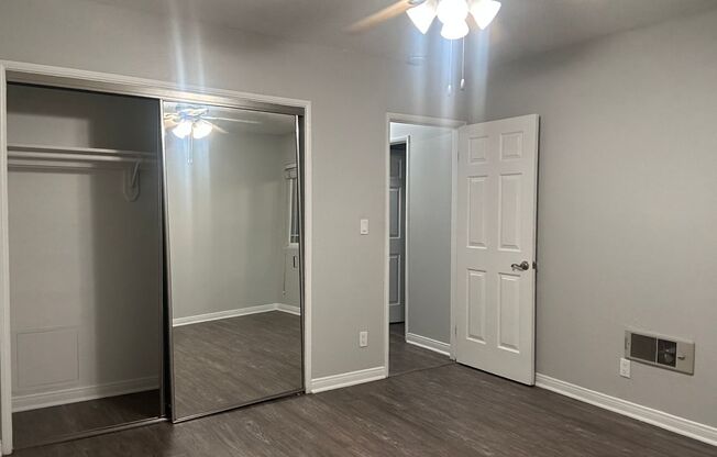 2 beds, 1 bath, 880 sqft, $2,975, Unit J-6