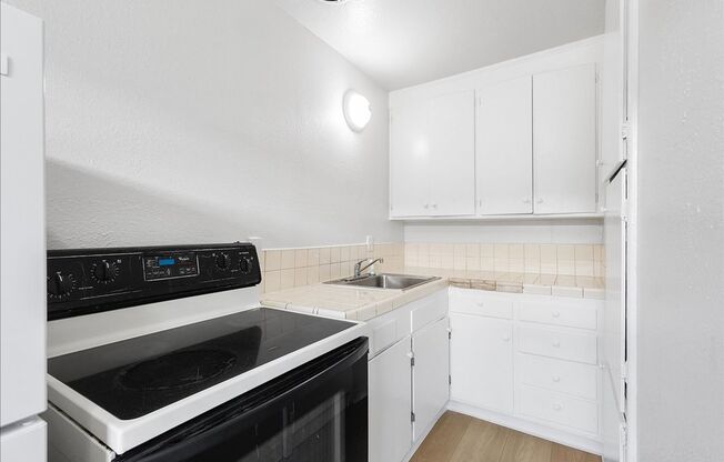 25th St. E 1843 &amp; 1847