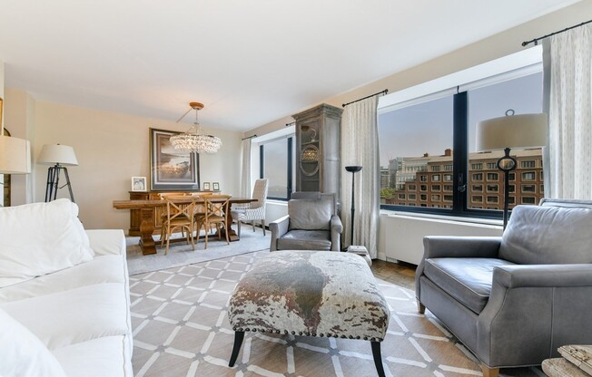 85 E India Row