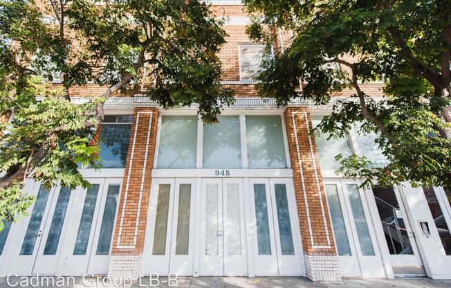 946-950 Daisy Ave