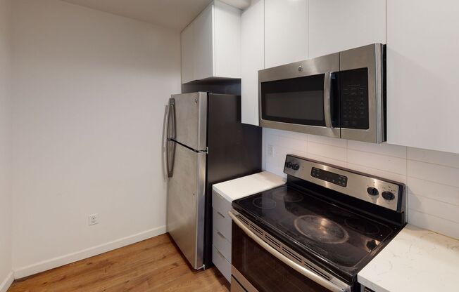 1 bed, 1 bath, 703 sqft, $2,295, Unit L20