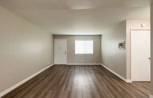 2 beds, 1 bath, 850 sqft, $1,999, Unit 13