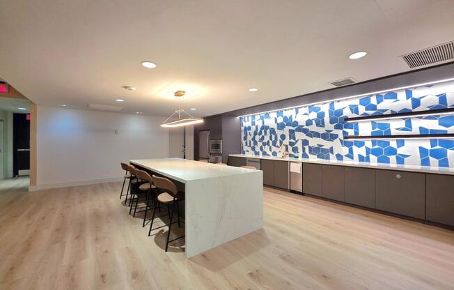 1 bed, 1 bath, 708 sqft, $1,625