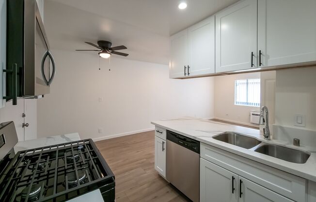 515 S Chevy Chase Dr