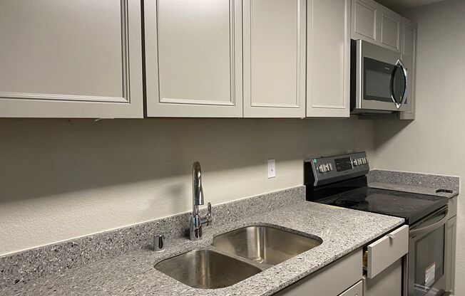 3 beds, 2 baths, 643 sqft, $1,950, Unit A405