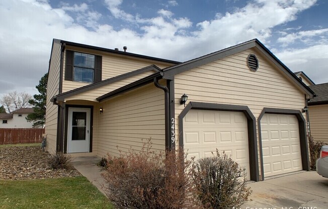 2439 LEXINGTON VLG LN