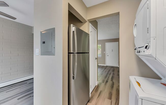 3 beds, 1.5 baths, 1,035 sqft, $2,195, Unit 104