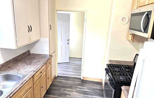 2 BEDS/1 BATH/Home For RENT! Cozy, and Charming!