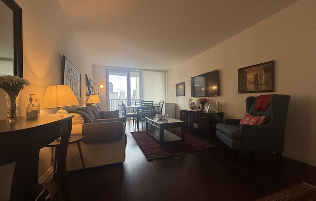 1 bed, 1 bath, $4,900, Unit 33E