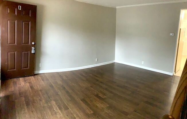 Inglewood 2 BR 1.5 Bath duplex available Oct 17! $1250/mo!