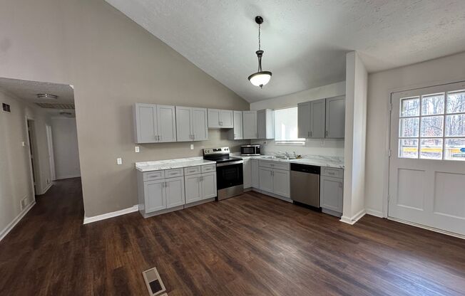 Charming 3 bedroom, 2 bathroom Ranch-Style Home