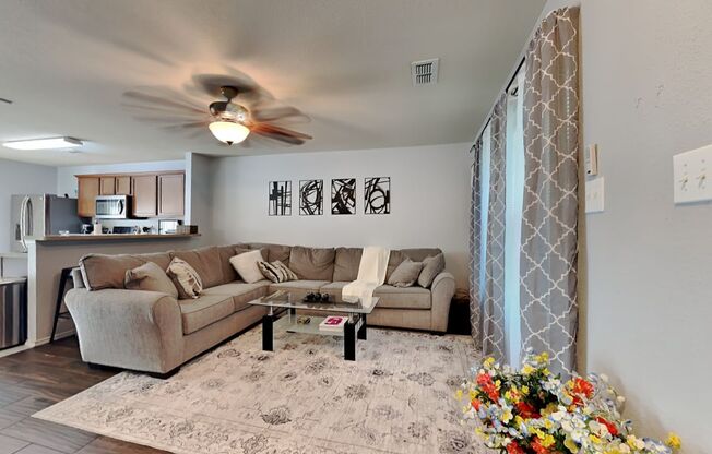 $500 off FIRST FULL MONTH RENT WITH MOVE IN ON OR BECORE 5/15/2025!