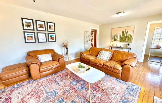 Blue Wall Oasis Mid-Term Rental 2/1 with a full basement