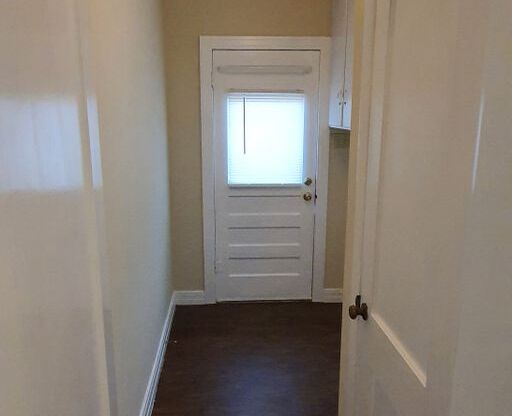 2 beds, 1 bath, $995