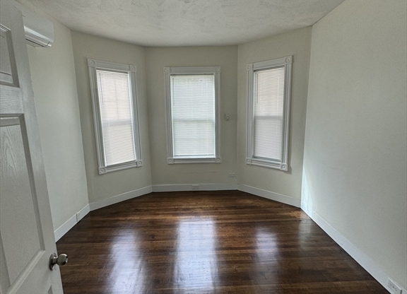 3 beds, 1 bath, 1,100 sqft, $3,000, Unit 1