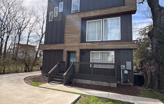 Fully Furnished 5 Bed, 3.5 Bath Located In East Nashville's McFerrin Park Neighborhood w/ Flexible Lease Terms! Lawn Care Included!