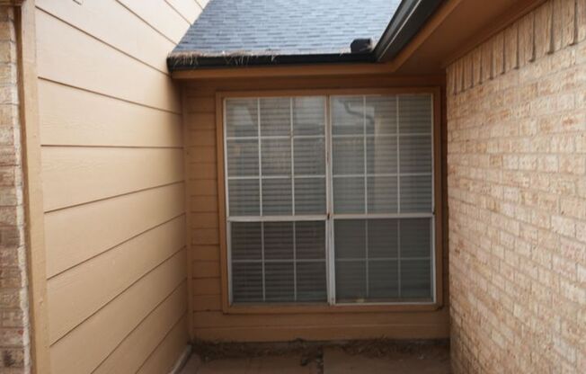 3 beds, 2 baths, $1,395