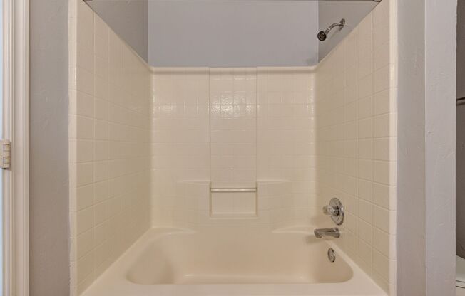 3 beds, 2 baths, $1,025, Unit 2