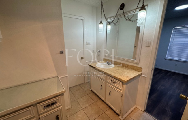 2 beds, 2 baths, 1,175 sqft, $950, Unit 5432-A 34th St